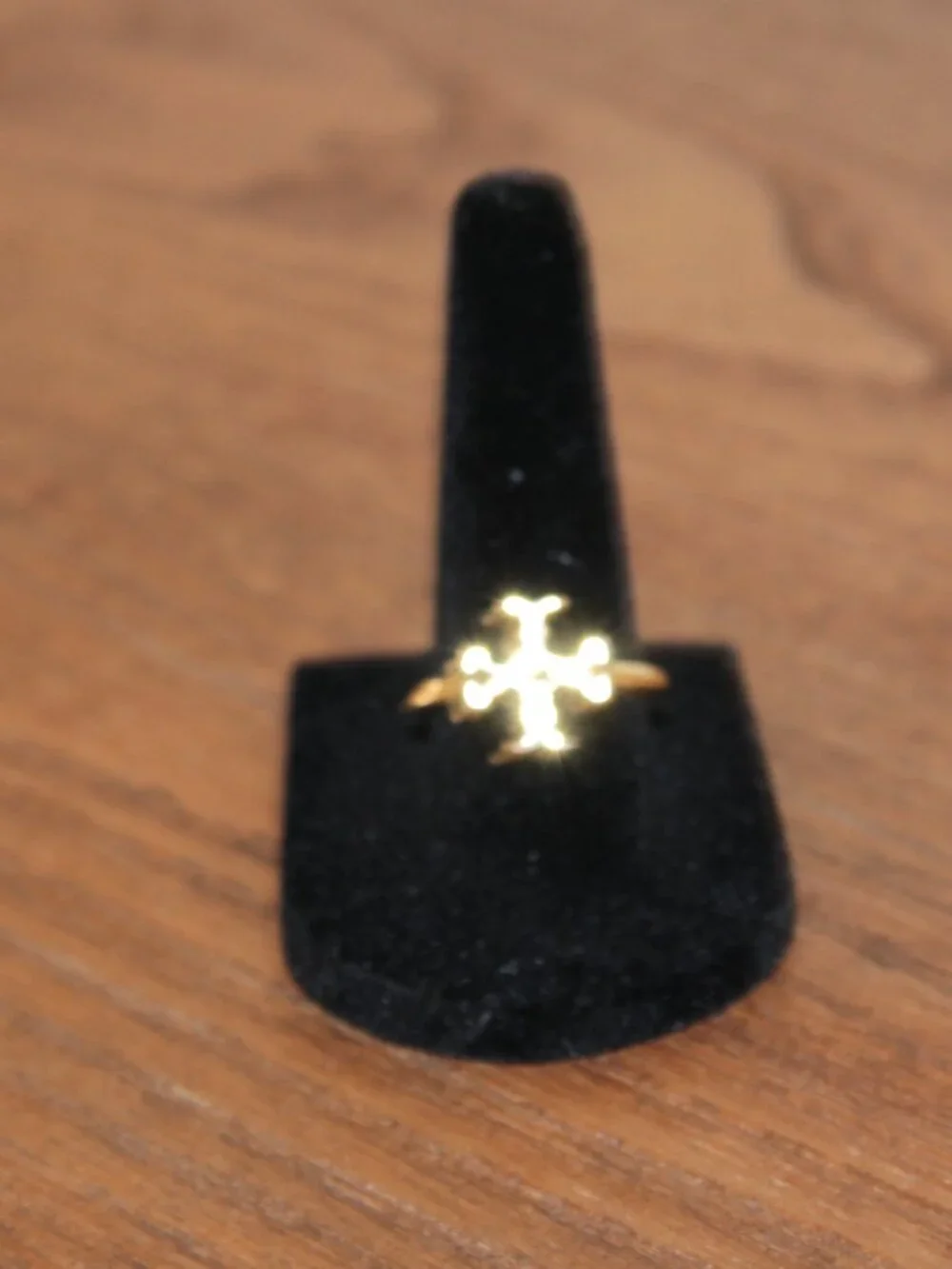 Tory Burch Kira Gold Logo Ring Size 6